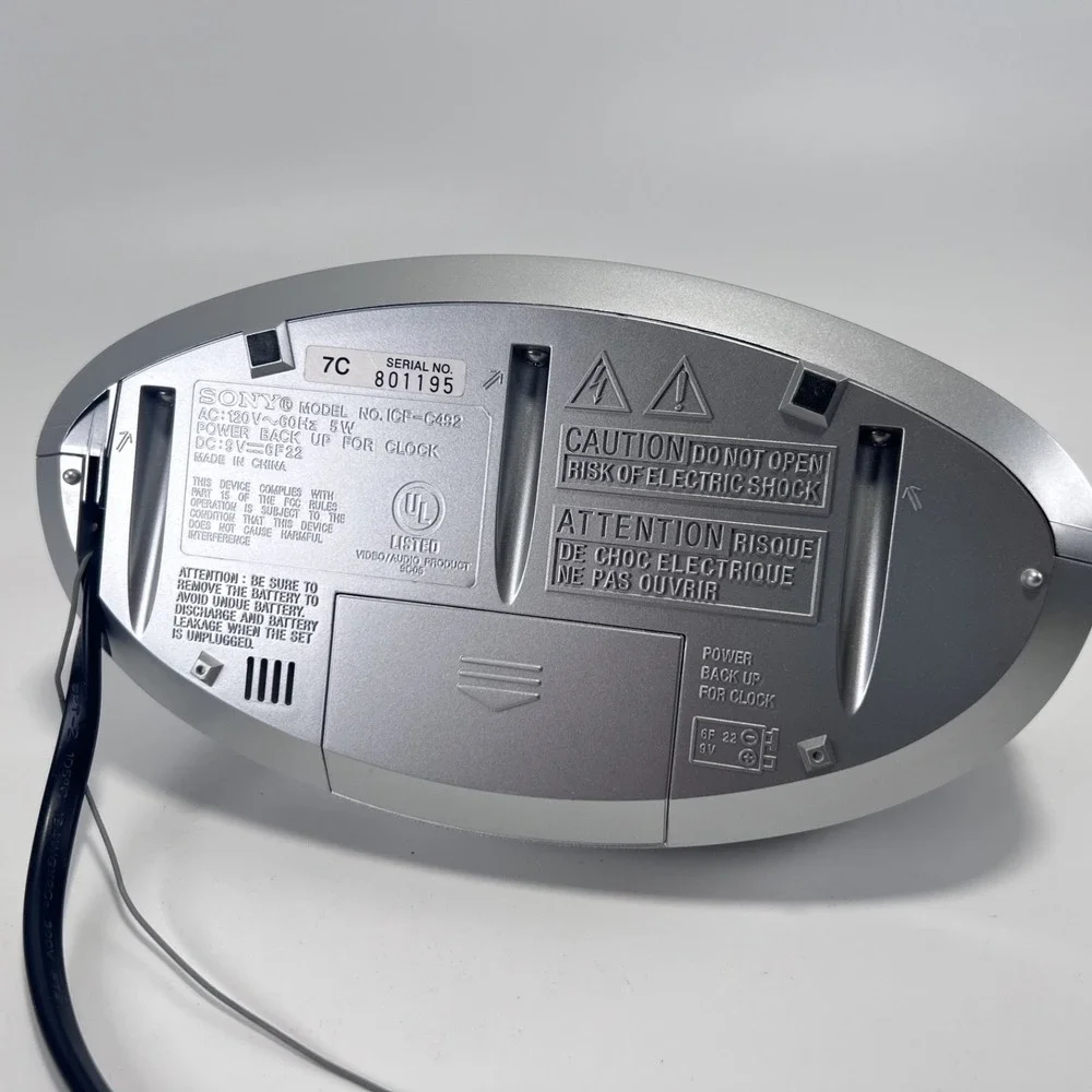 Sony Dream Machine Digital Alarm Clock AM FM Radio Large Display Silver ICF-C492